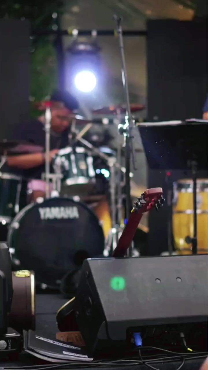 Baterista da Orquestra Som Brasil em apresentação