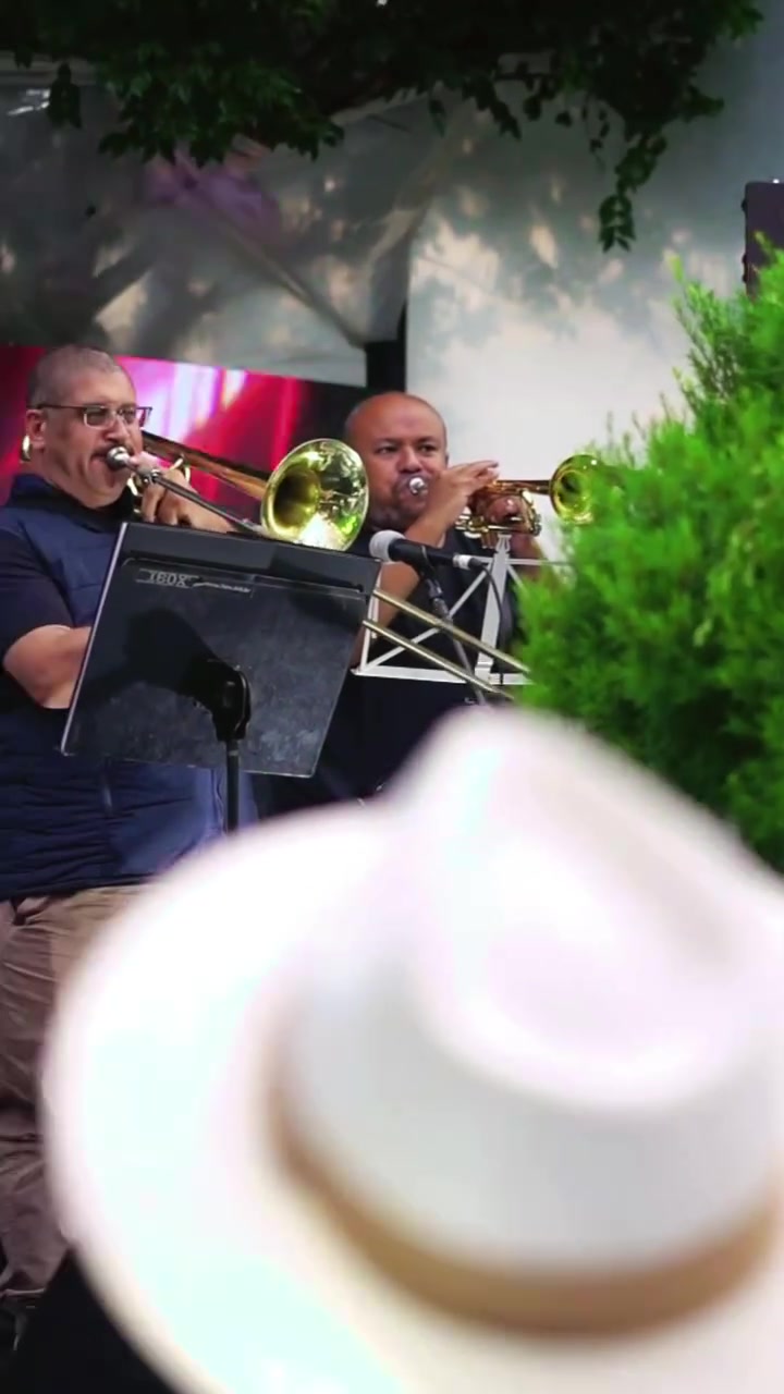 Saxofonista da Orquestra Som Brasil